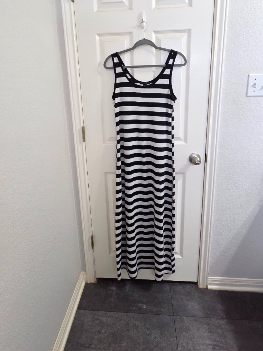 Pre-loved Forever 21 Black & White Striped Maxi Dress | Women's Large